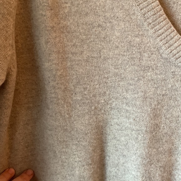 V neck sweater from 360 Cashmere - Picture 6 of 6